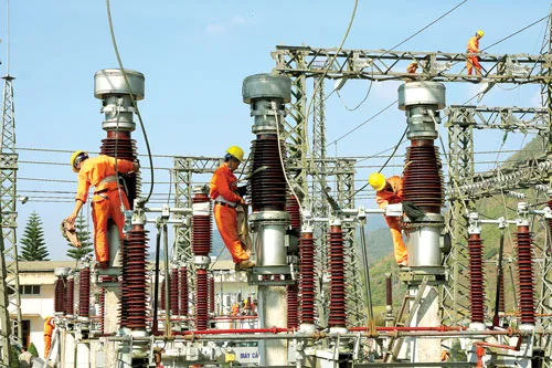 Nguồn vốn đầu tư cho ngành điện mỗi năm mỗi tăng. Ảnh: LÃ ANH